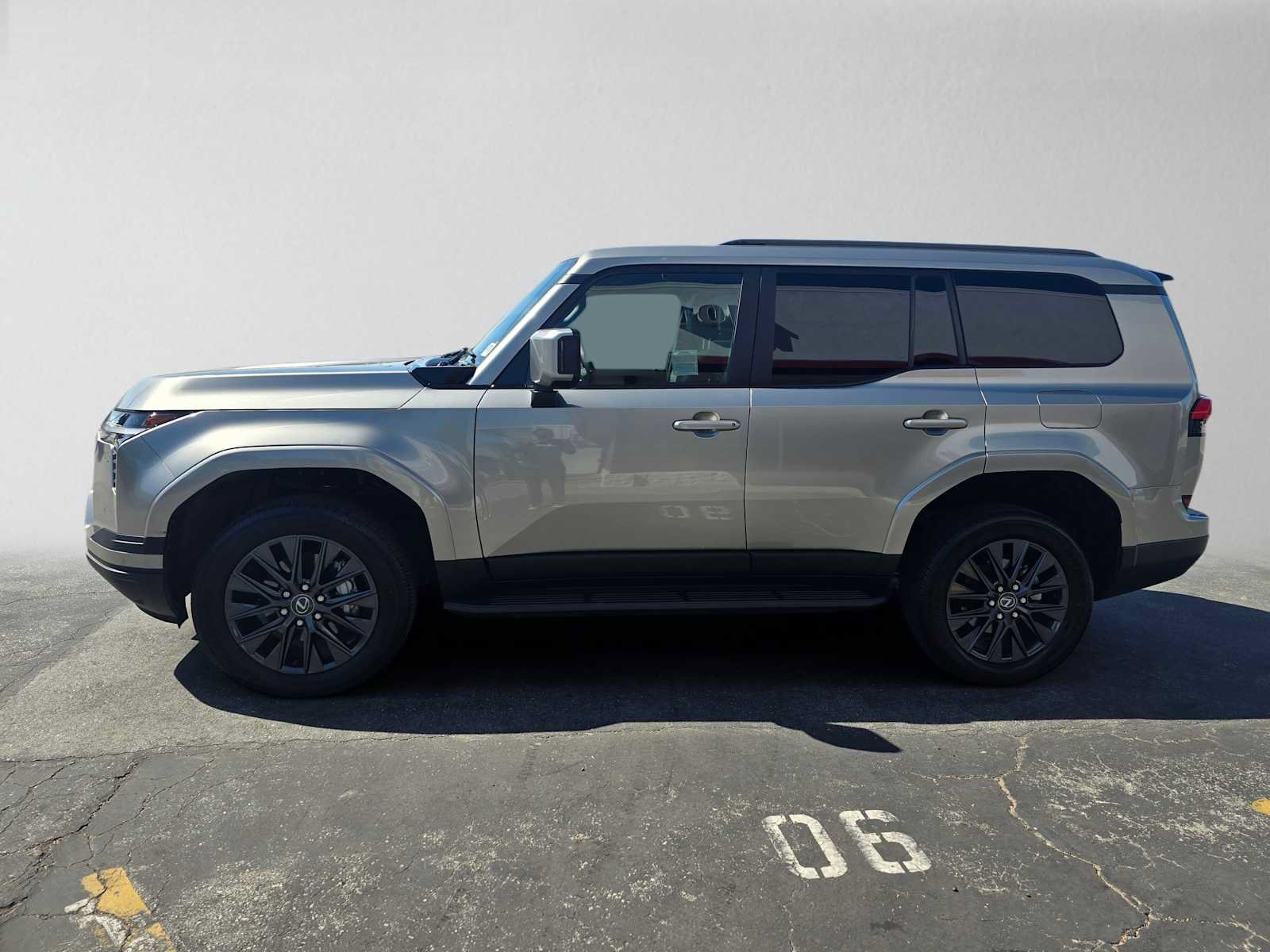 Used 2025 Lexus GX 550 w/ Cold Area Package AWD/4WD image 6