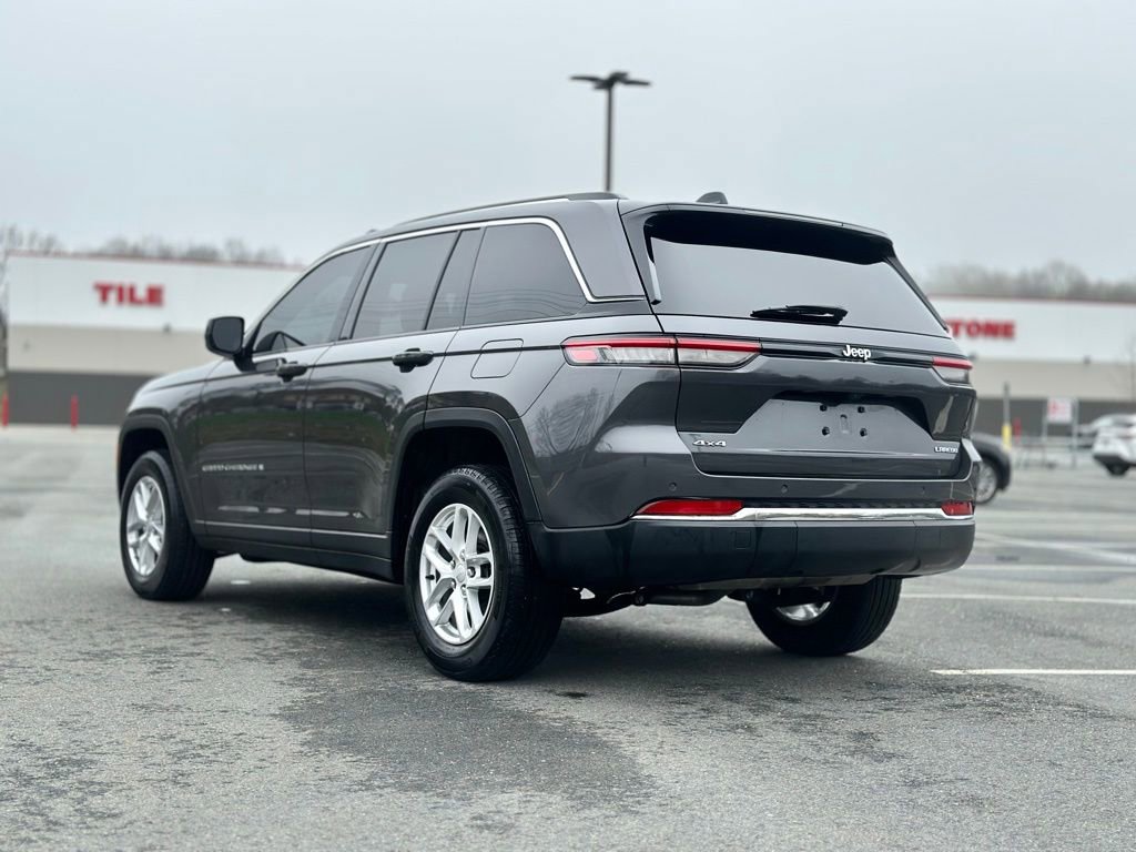 Used 2024 Jeep Grand Cherokee Laredo X image 4