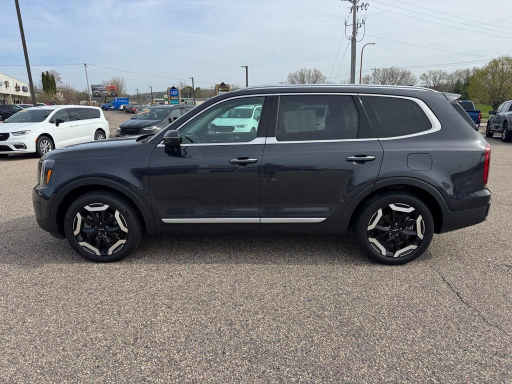 Used 2025 Kia Telluride S FWD image 2