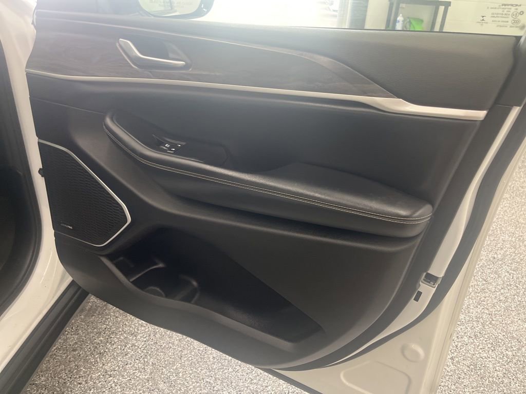 Used 2023 Jeep Grand Cherokee L Limited w/ Rear Seat Video Group I image 41