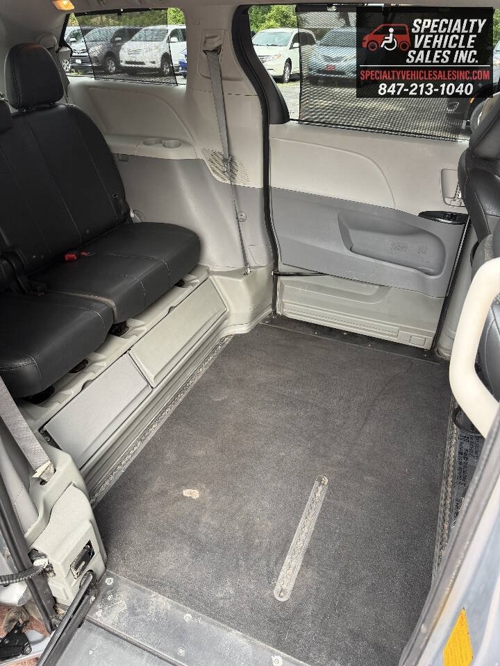 Used 2014 Toyota Sienna SE FWD image 14