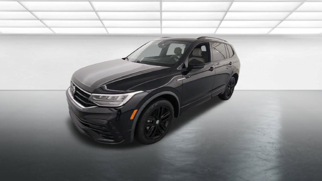 Used 2022 Volkswagen Tiguan SE R-Line AWD/4WD image 2