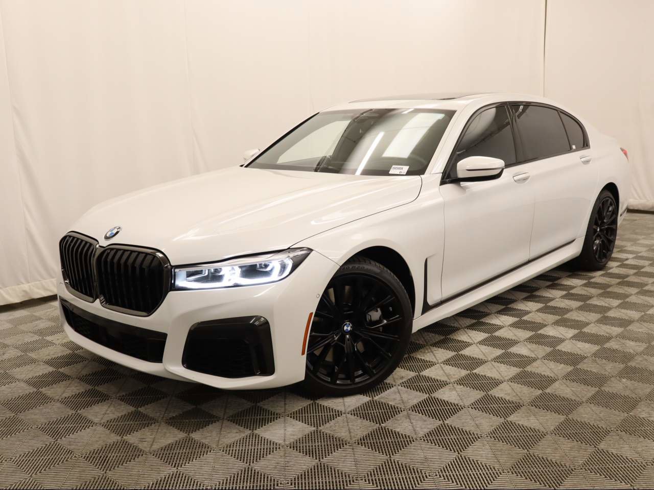 Used 2022 BMW 750i xDrive w/ Executive Package image 1