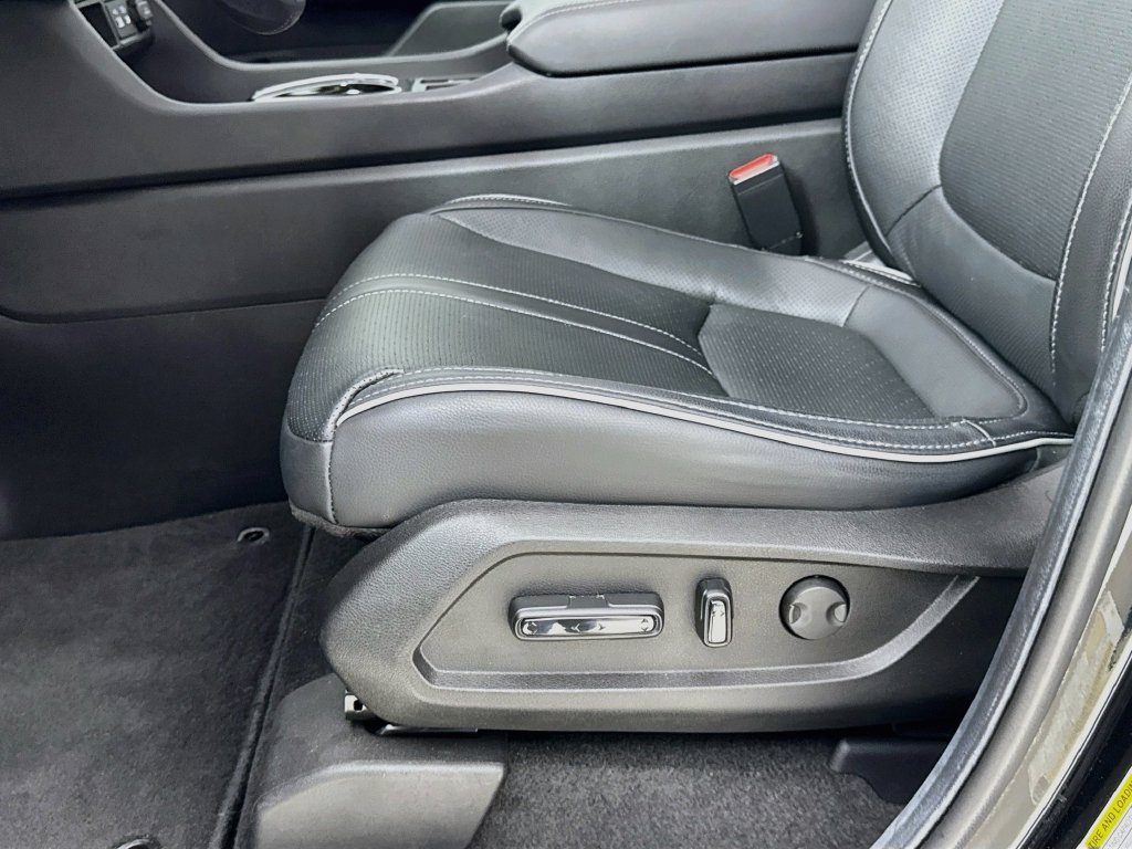 Certified 2025 Honda Pilot Elite image 26