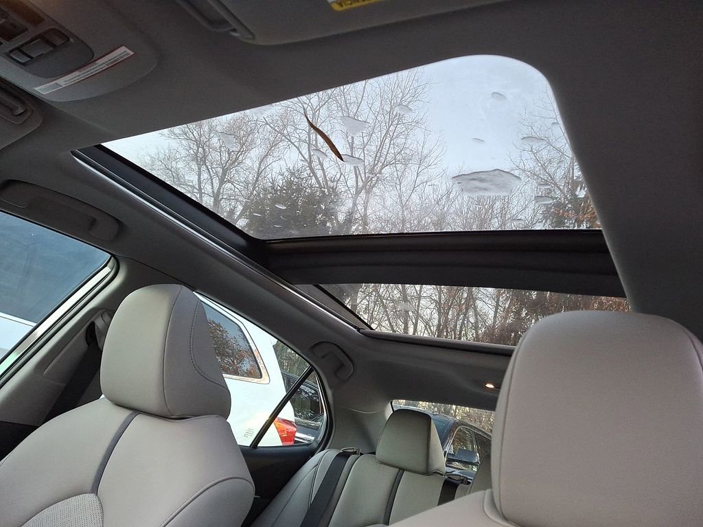 Used 2021 Toyota Camry XSE image 12