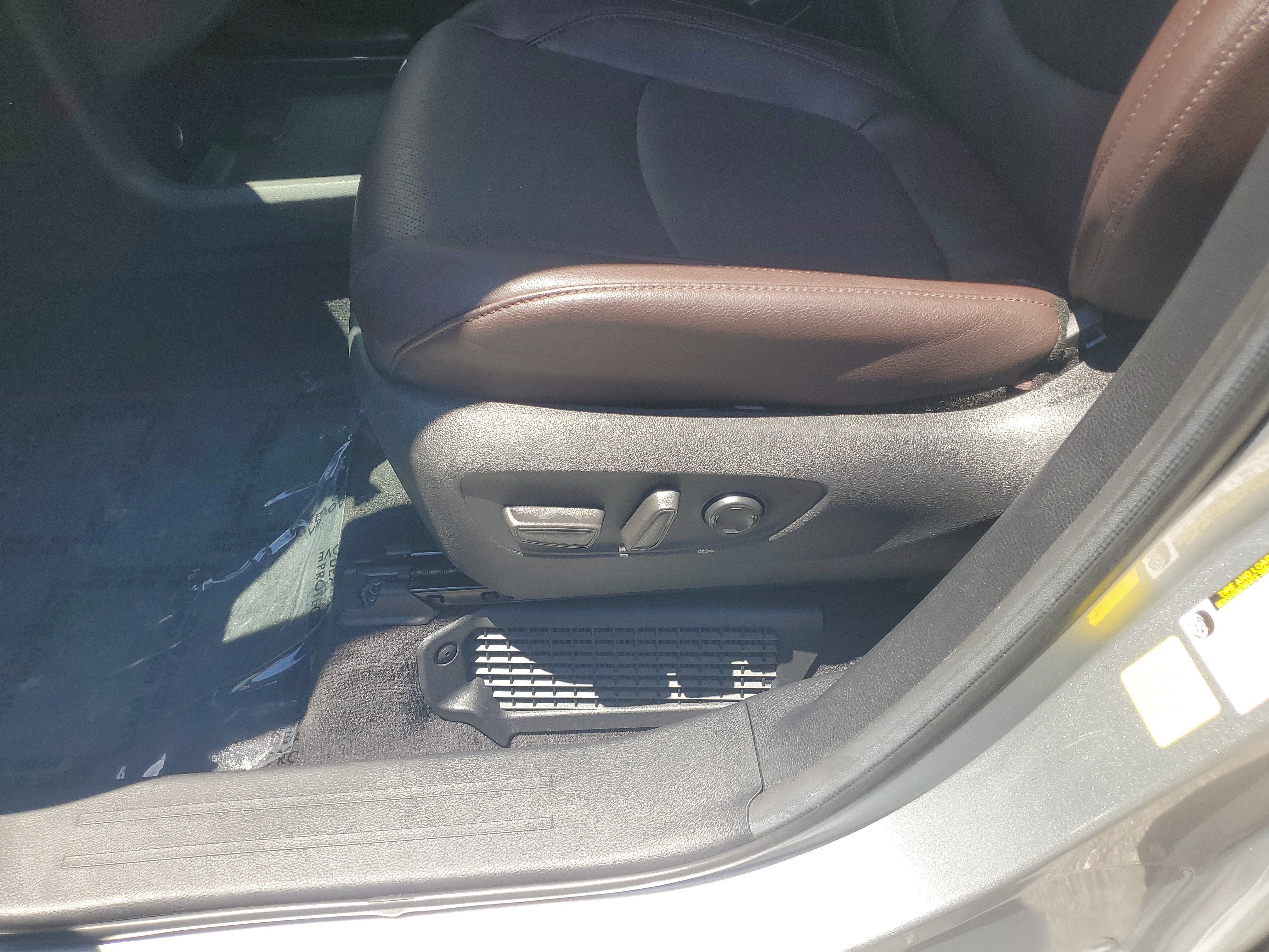 Certified 2023 Toyota Sienna Platinum FWD image 20