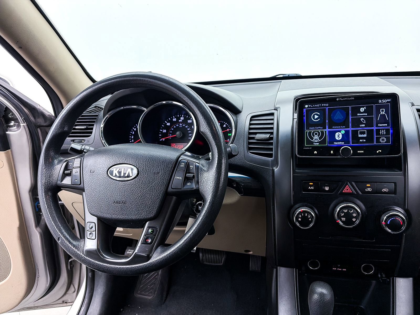 Used 2013 Kia Sorento LX image 2