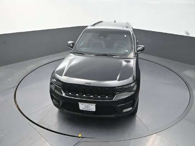 Used 2025 Jeep Grand Cherokee Altitude AWD/4WD image 13