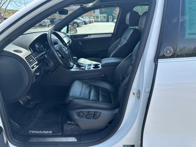 Used 2017 Volkswagen Touareg Wolfsburg Edition AWD/4WD image 9