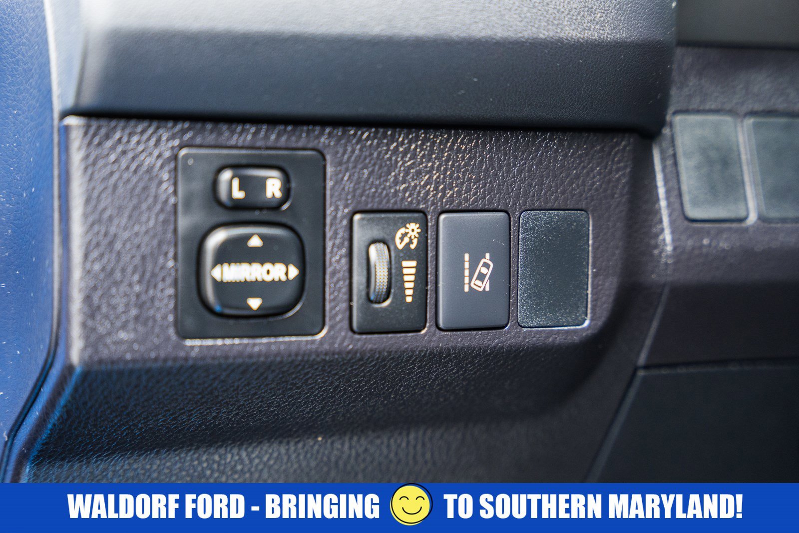 Used 2018 Toyota RAV4 LE w/ All Weather Liner Package image 35