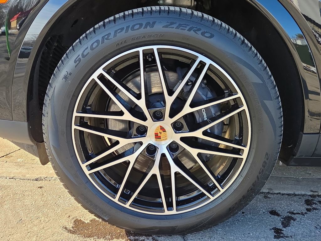 Certified 2025 Porsche Cayenne image 24