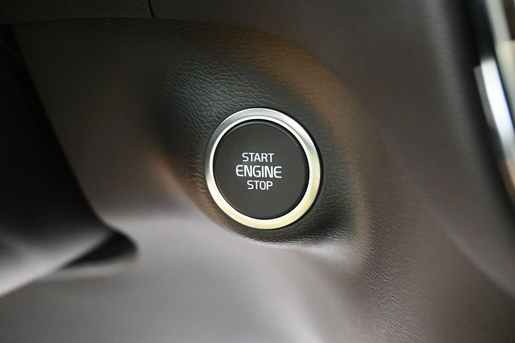Used 2023 Volvo XC40 B4 Plus w/ Protection Package FWD image 14