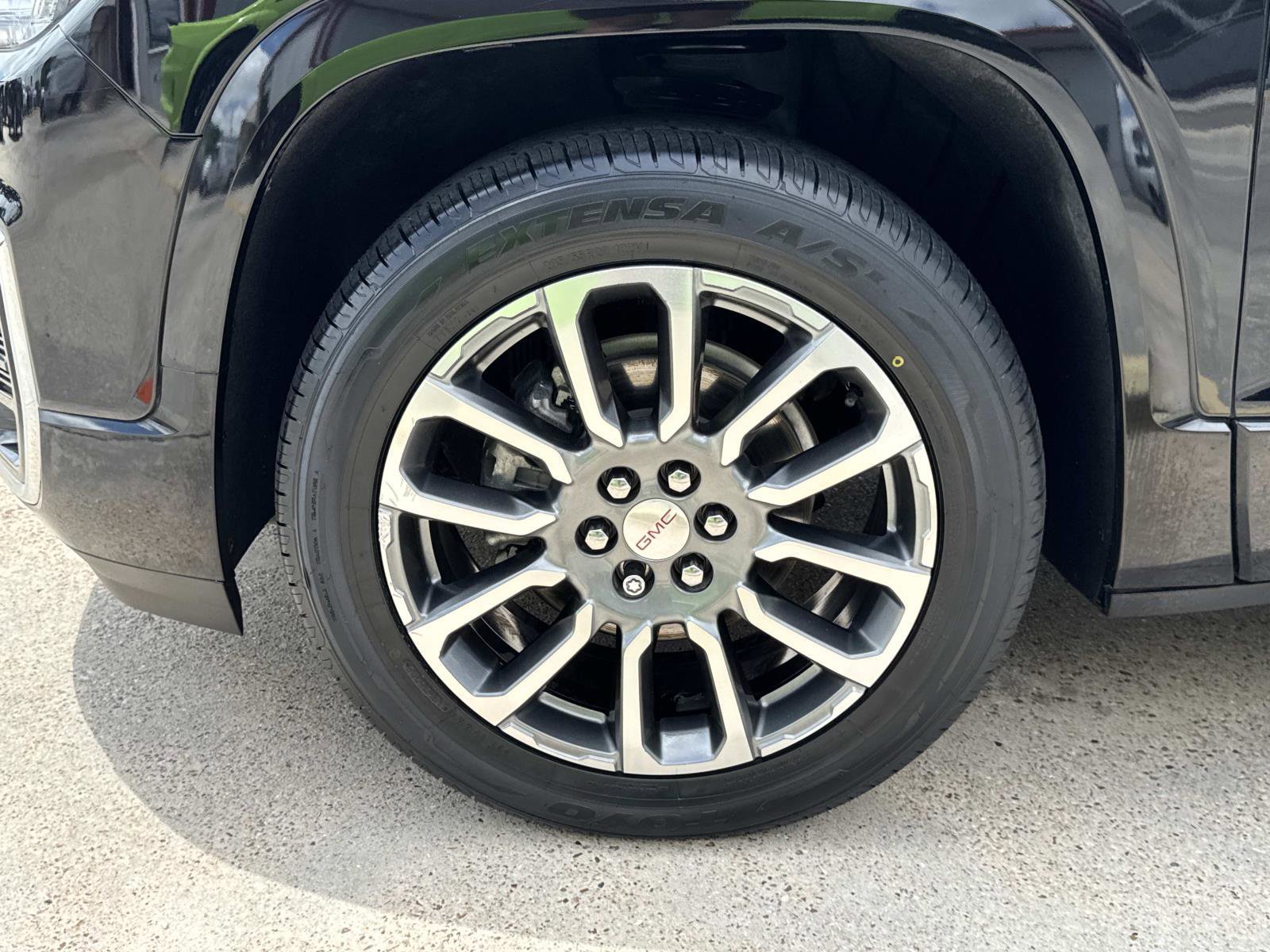 Used 2022 GMC Acadia Denali w/ LPO, Floor Liner Package FWD image 4