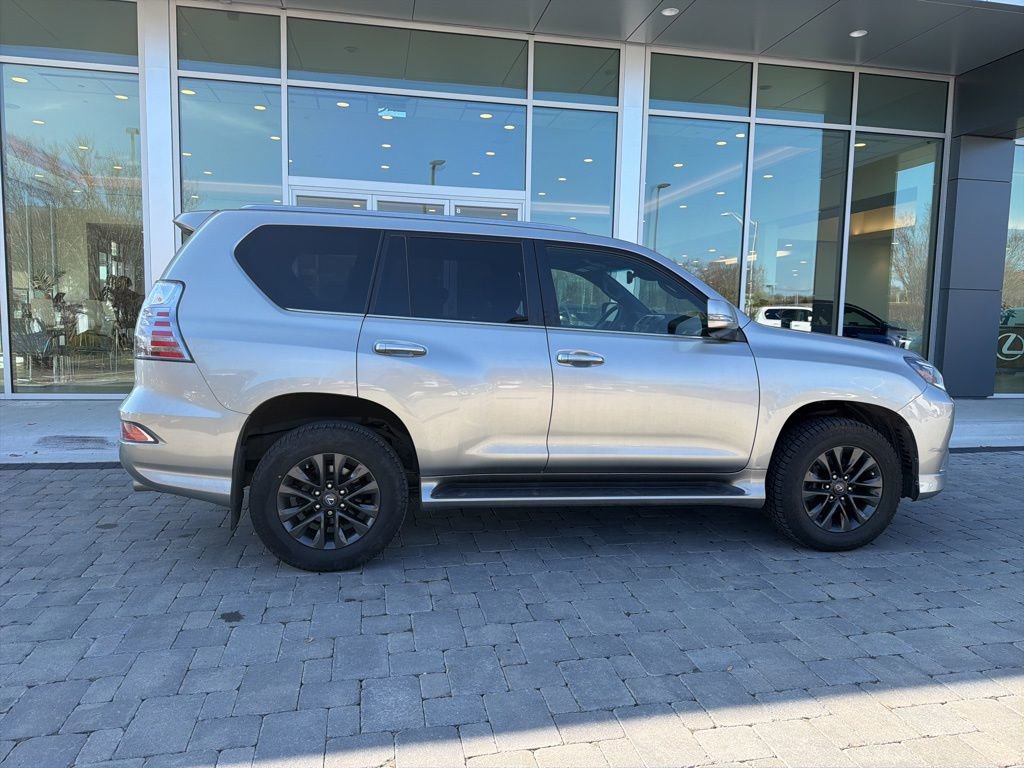Used 2020 Lexus GX 460 Premium w/ Premium Package image 13