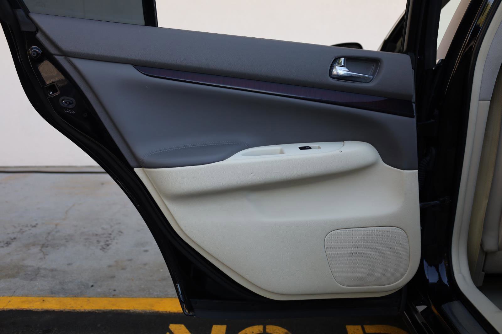 Used 2013 INFINITI G37 Journey w/ Premium Pkg image 18