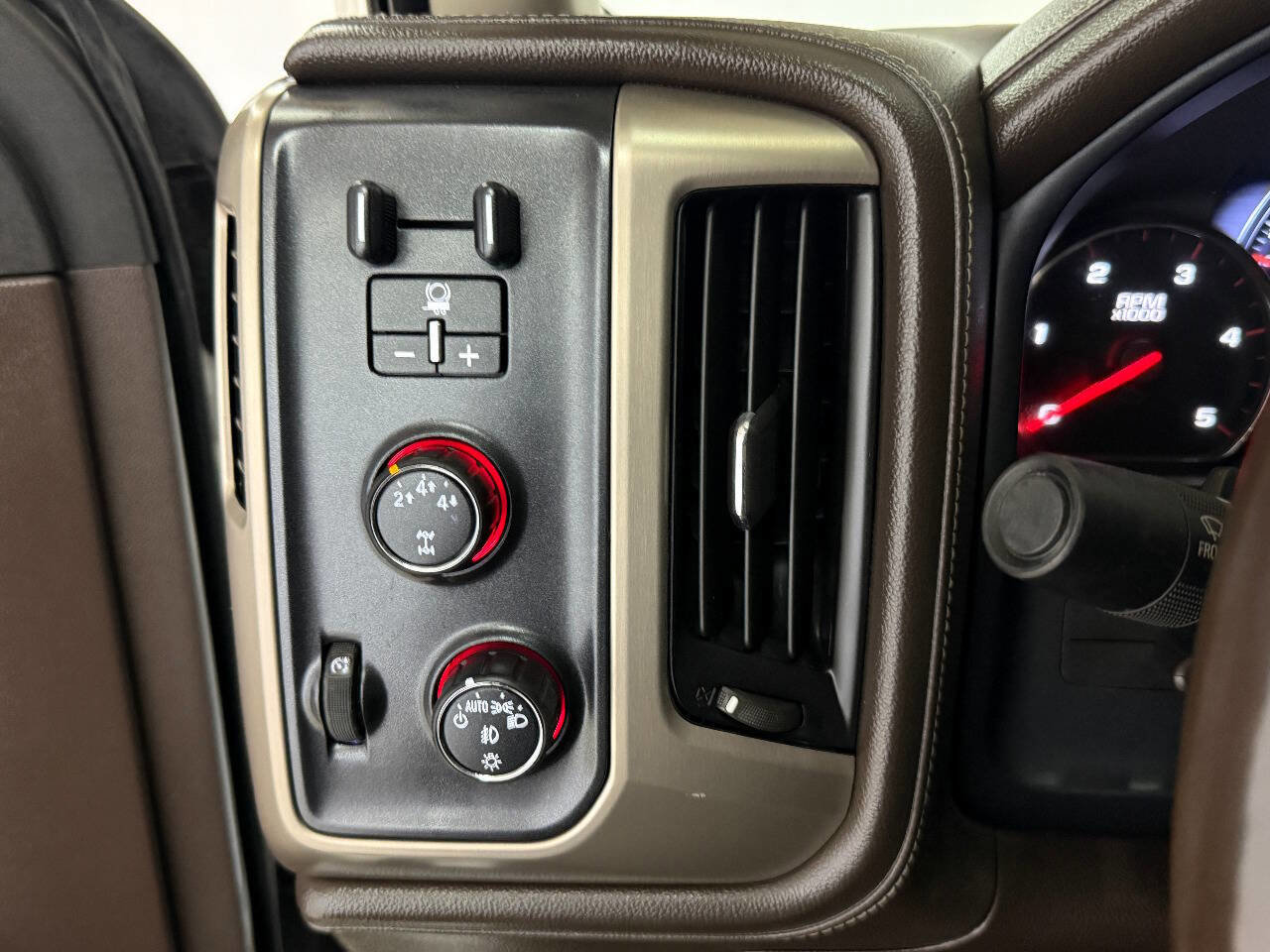 Used 2016 GMC Sierra 2500 Denali w/ Duramax Plus Package AWD/4WD image 81