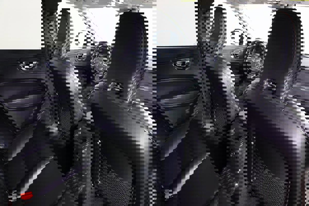 Used 2024 Volvo XC60 T8 Core image 40