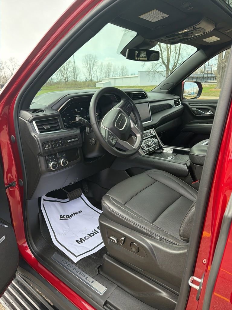 Used 2023 GMC Yukon XL Denali image 13