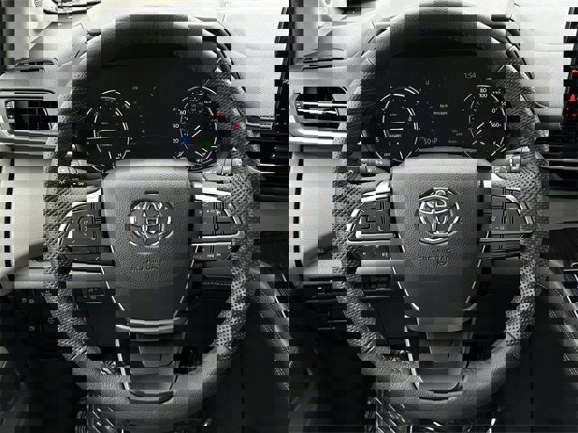 Used 2024 Toyota Sienna Limited image 14