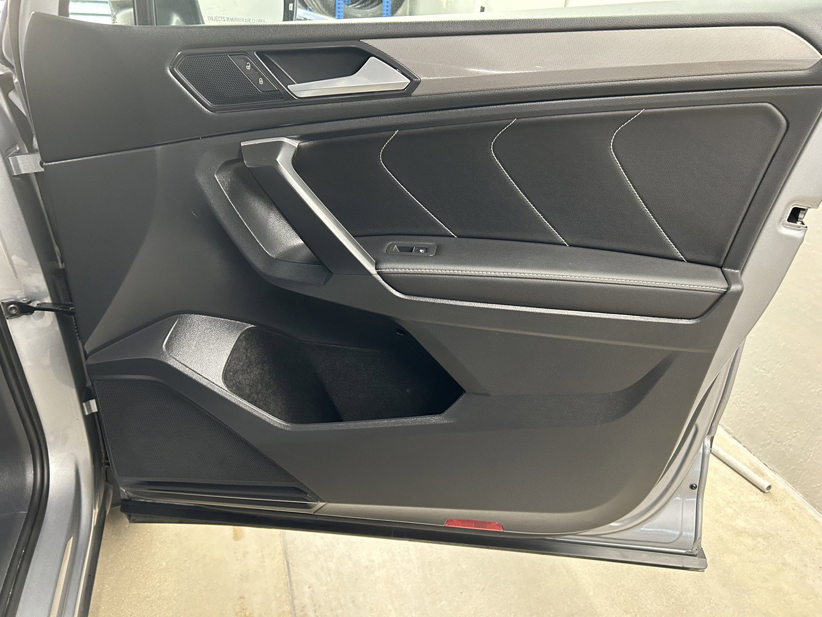 Used 2024 Volkswagen Tiguan SE image 16