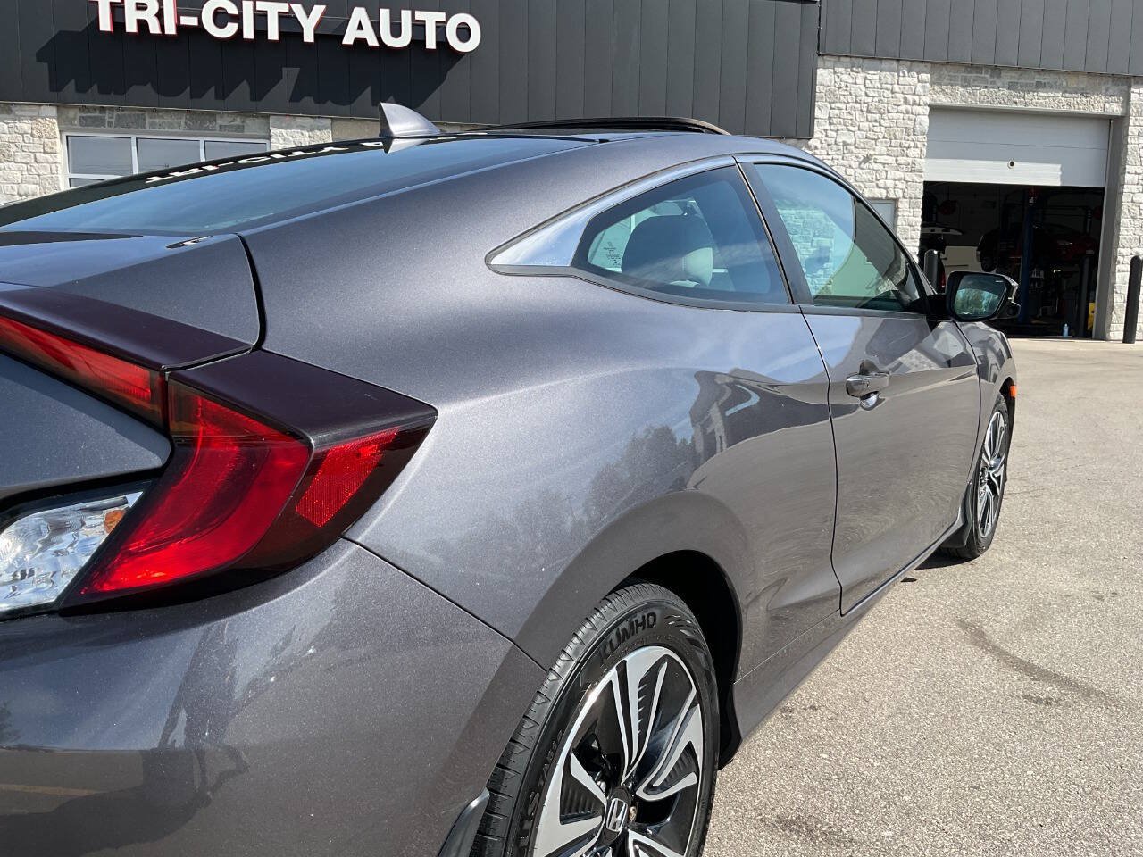 Used 2017 Honda Civic EX-T image 8