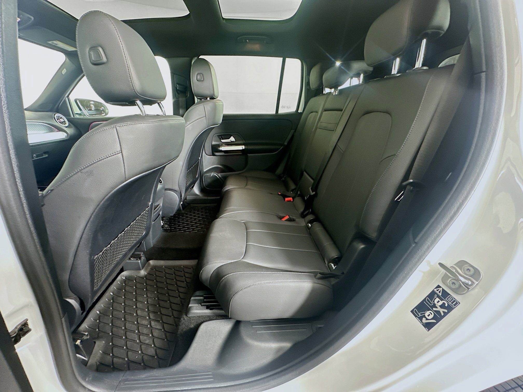 Used 2025 Mercedes-Benz GLB 250 image 27
