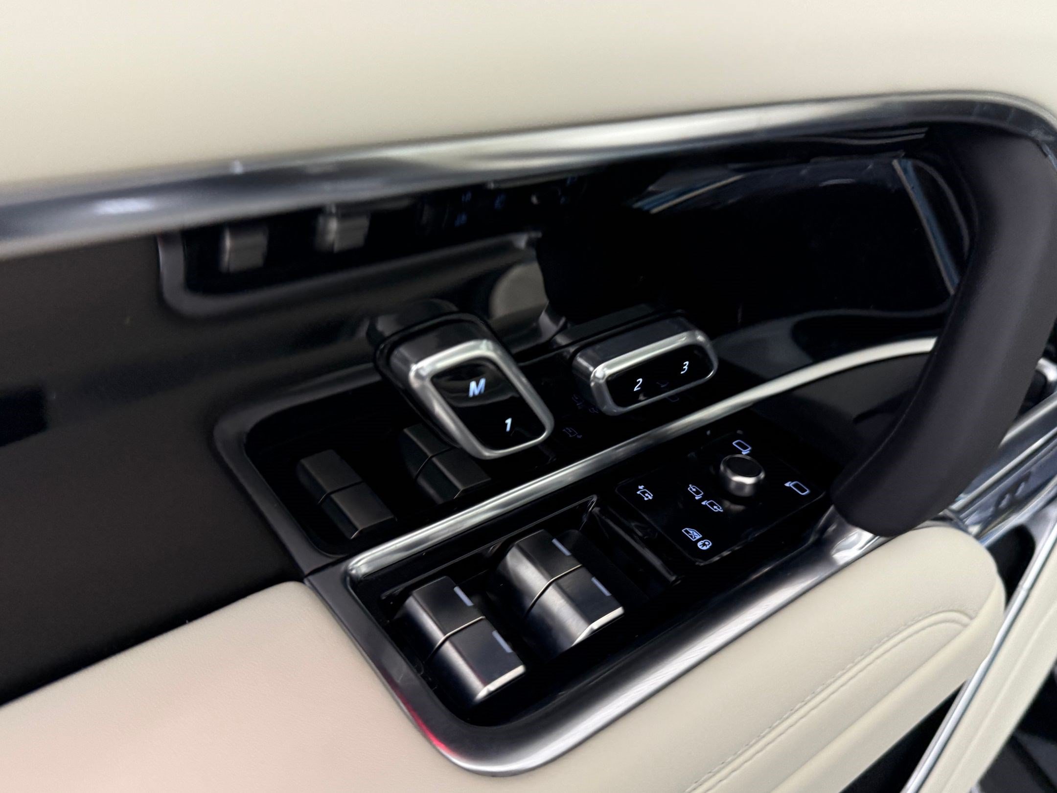 New 2026 Land Rover Range Rover SE AWD/4WD image 13