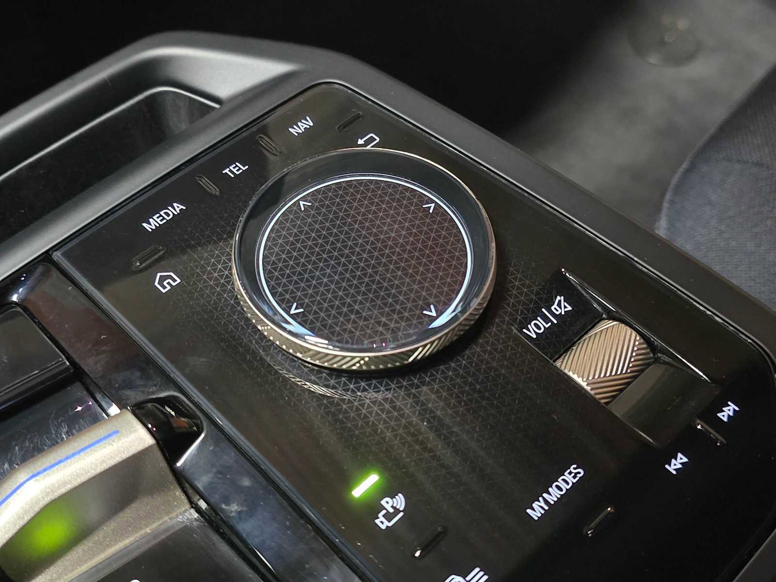 Used 2022 BMW iX xDrive50 w/ Convenience Package image 34