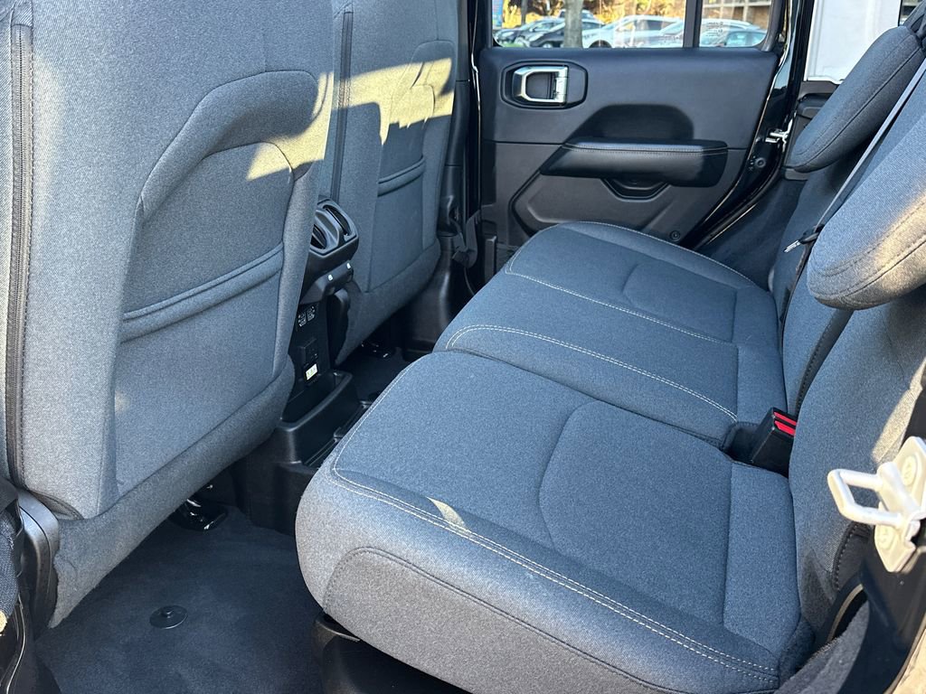 Used 2025 Jeep Wrangler Unlimited Sahara w/ Safety Group image 14