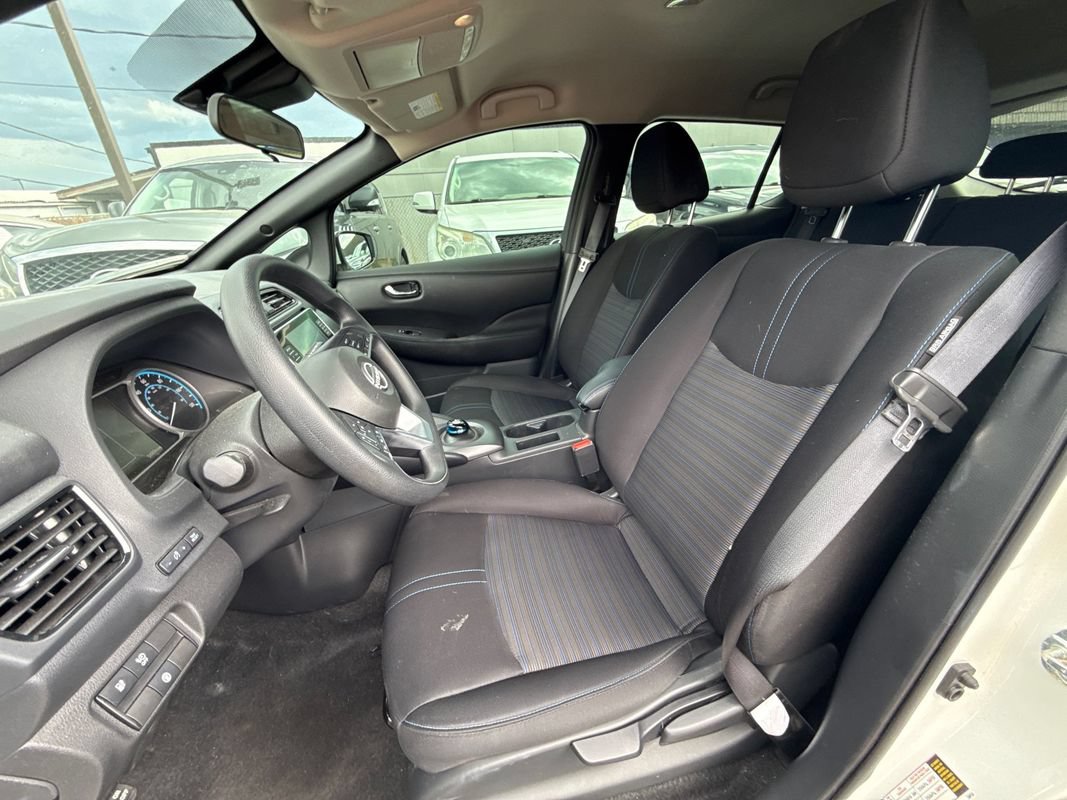 Used 2025 Nissan Leaf S FWD image 4