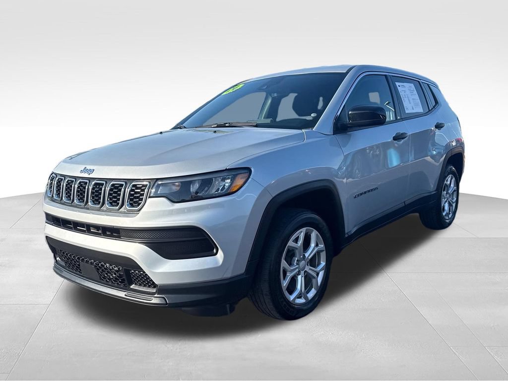 Used 2024 Jeep Compass Sport AWD/4WD image 2