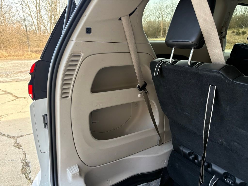 Used 2023 Chrysler Pacifica Touring-L image 14