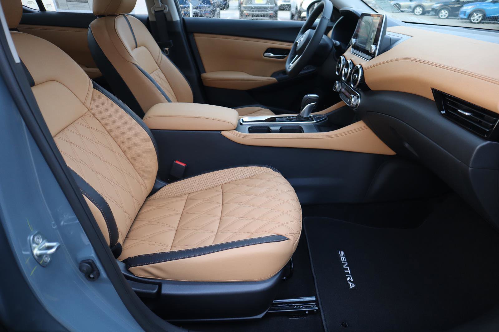 Used 2025 Nissan Sentra SV w/ SV Premium Package image 48