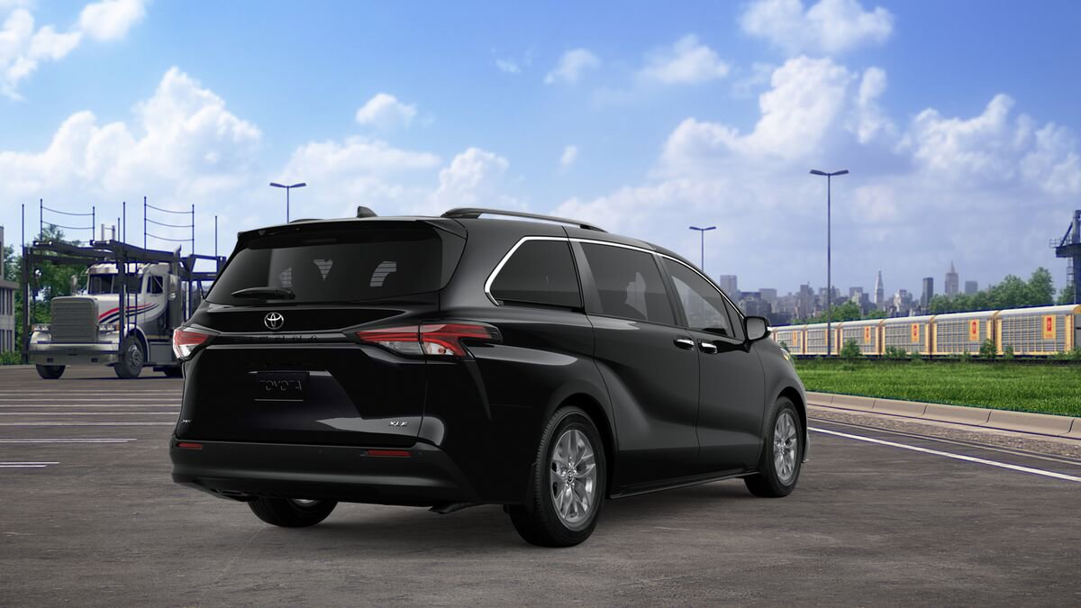 New 2026 Toyota Sienna XLE FWD image 9