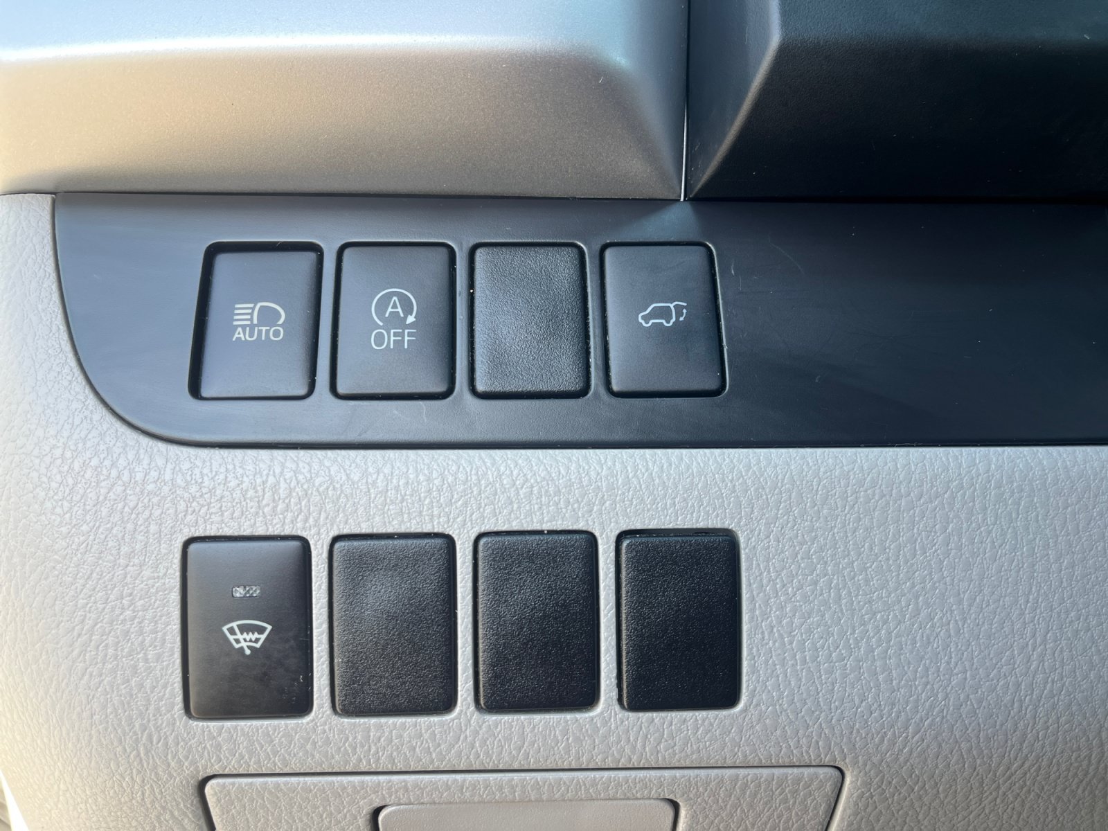 Used 2019 Toyota Highlander XLE AWD/4WD image 12