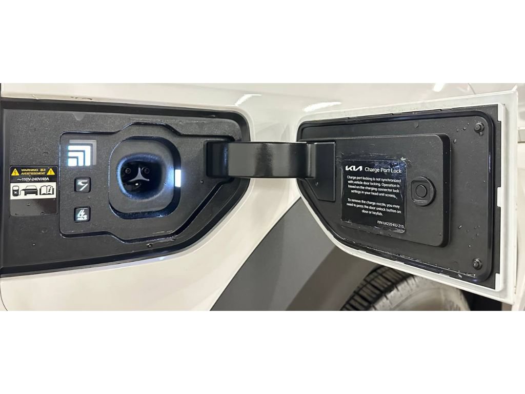 Used 2026 Kia EV9 Wind AWD/4WD image 18