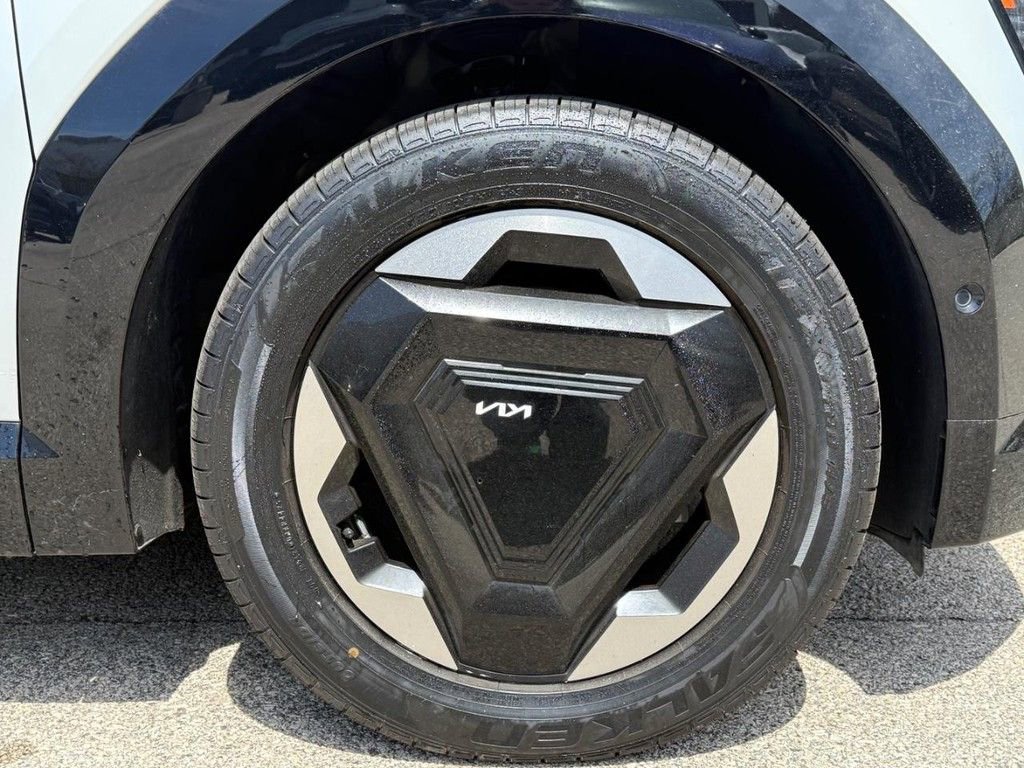Used 2024 Kia EV9 Land AWD/4WD image 10