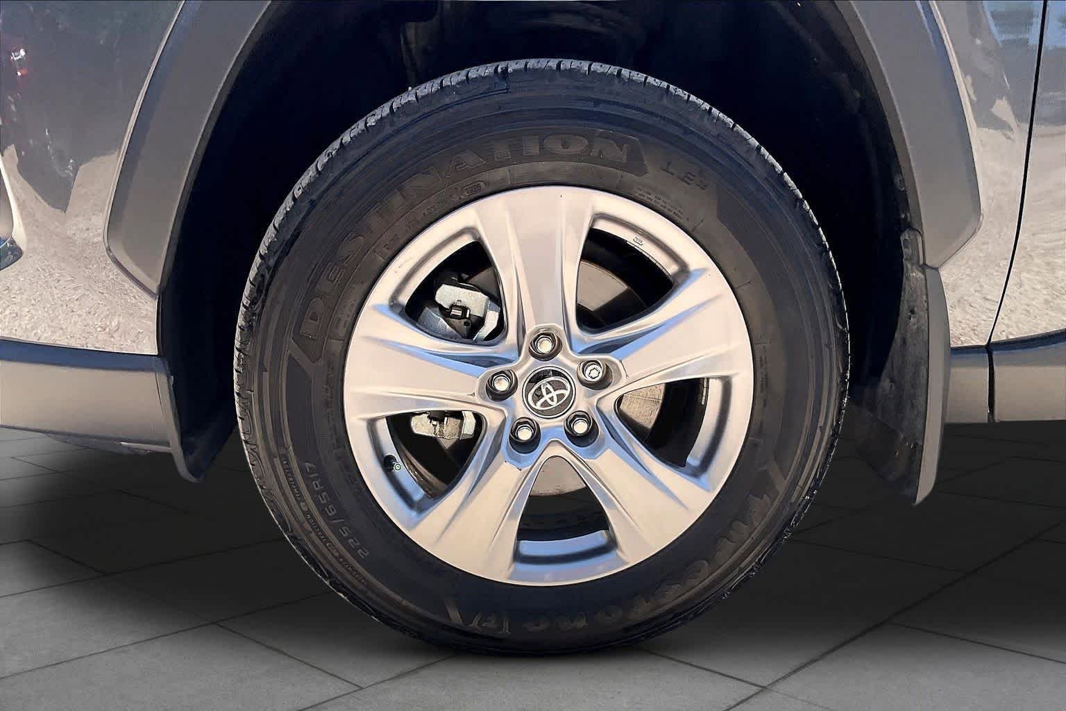 Used 2025 Toyota RAV4 XLE w/ Convenience Package FWD image 10