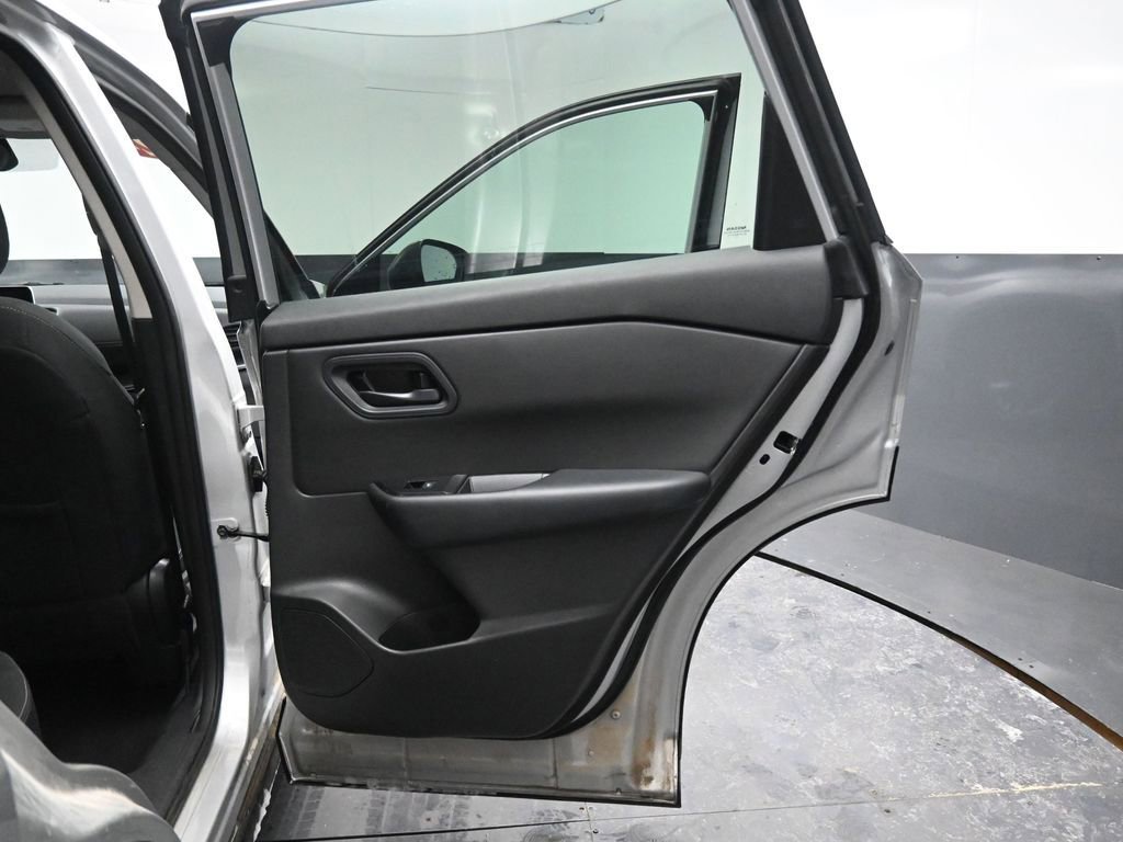 Used 2024 Nissan Rogue S image 21