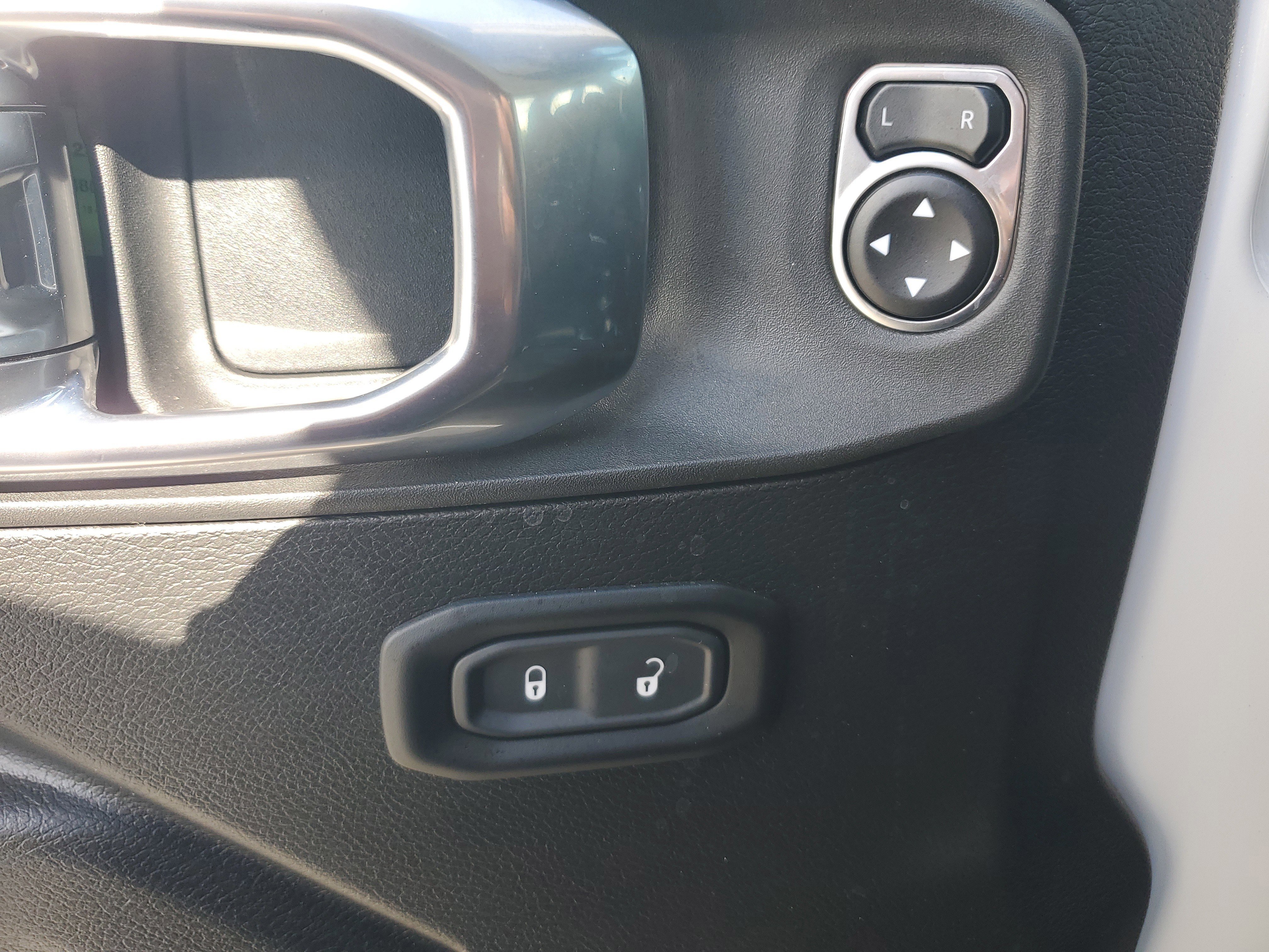 Used 2024 Jeep Wrangler Sport image 28