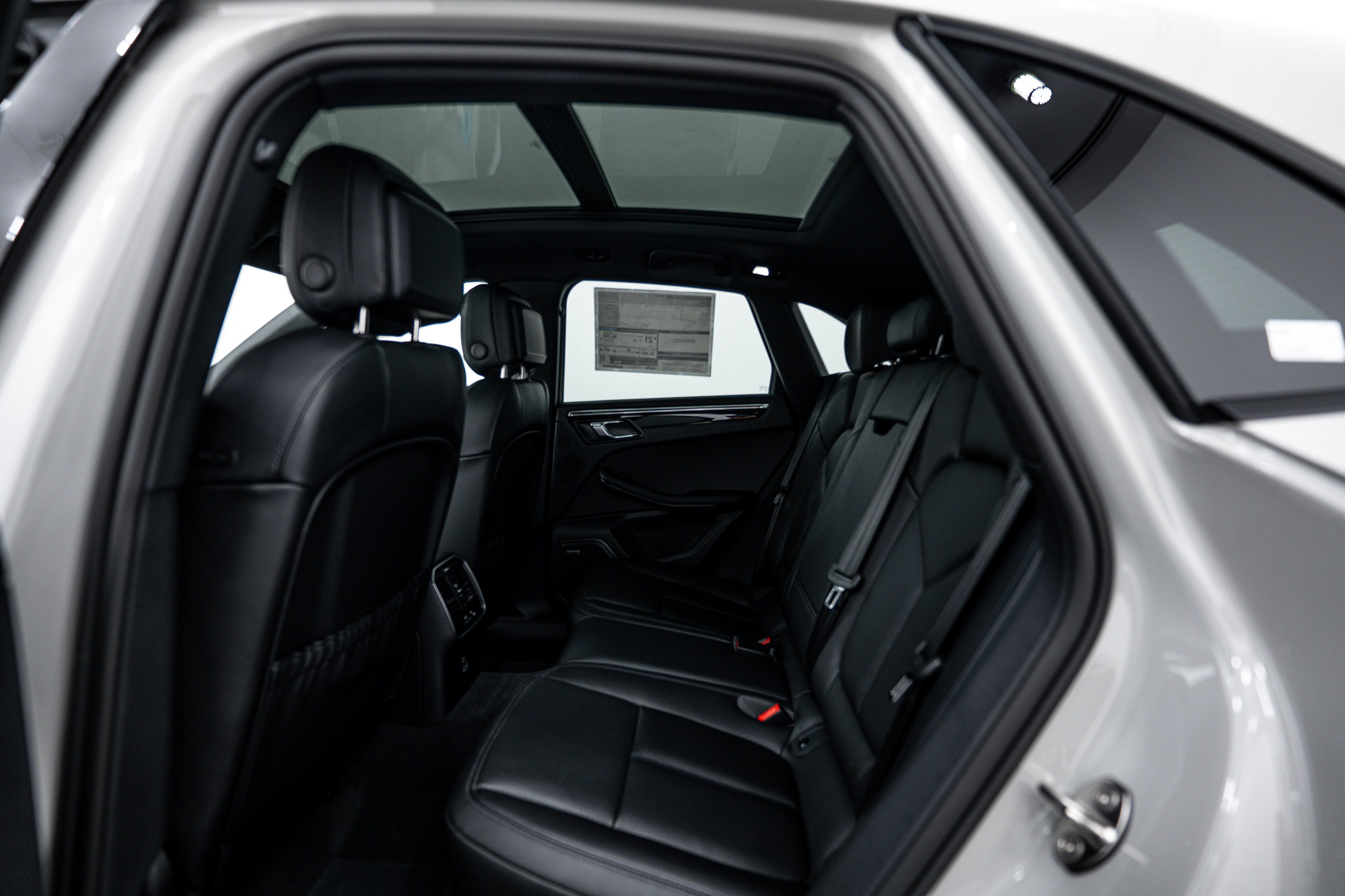 Certified 2026 Porsche Macan AWD/4WD image 23