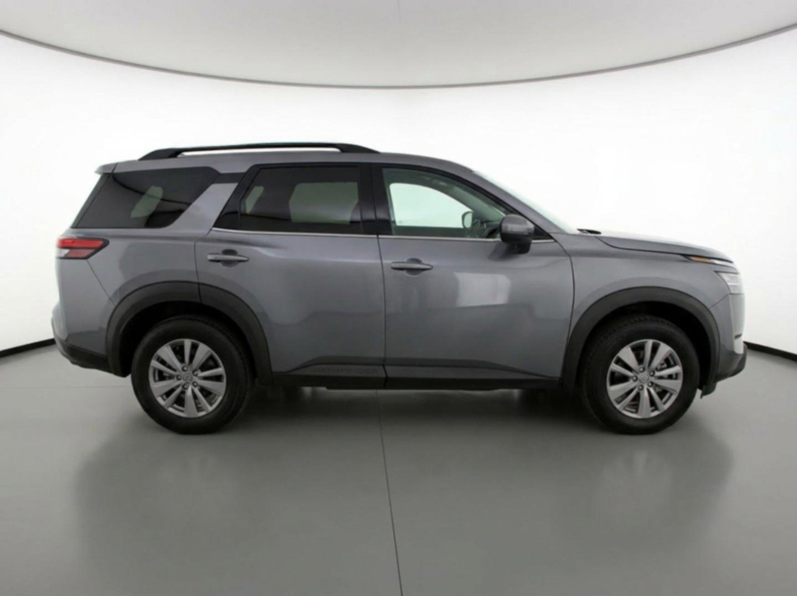 Used 2025 Nissan Pathfinder SV image 11