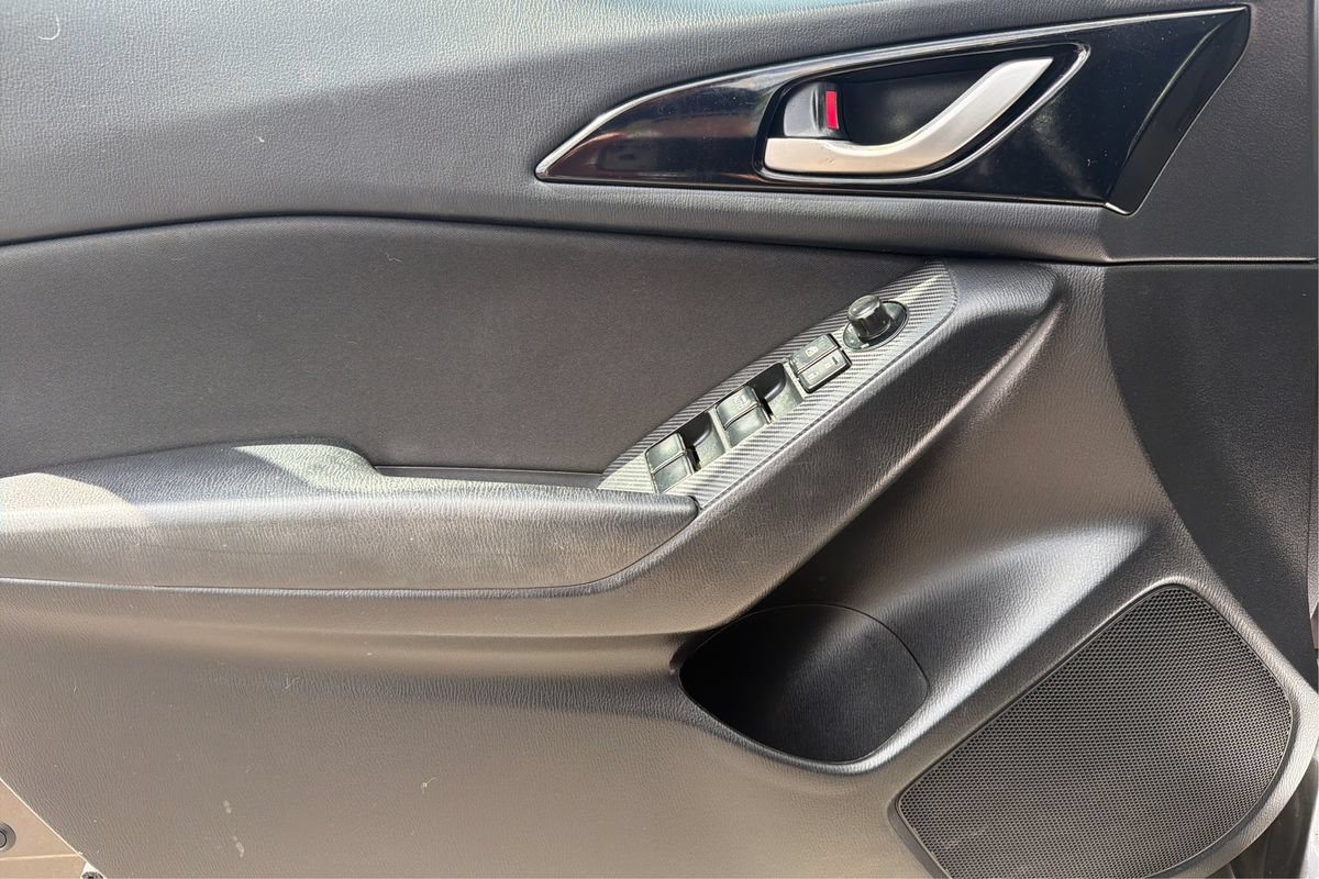 Used 2016 MAZDA MAZDA3 i Sport w/ Preferred Equipment Package FWD image 18