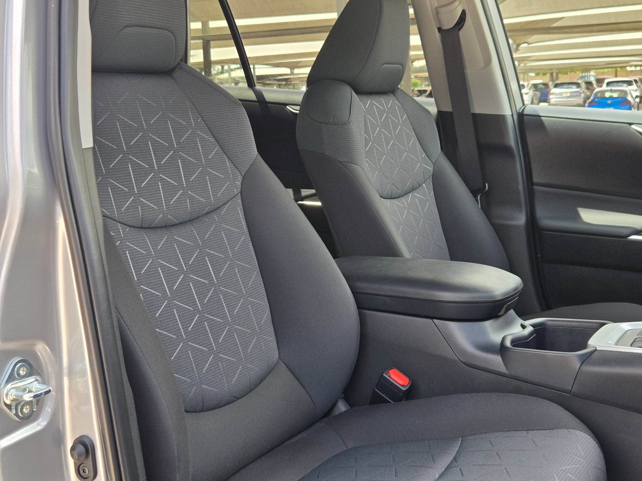 Used 2025 Toyota RAV4 XLE w/ Convenience Package FWD image 31