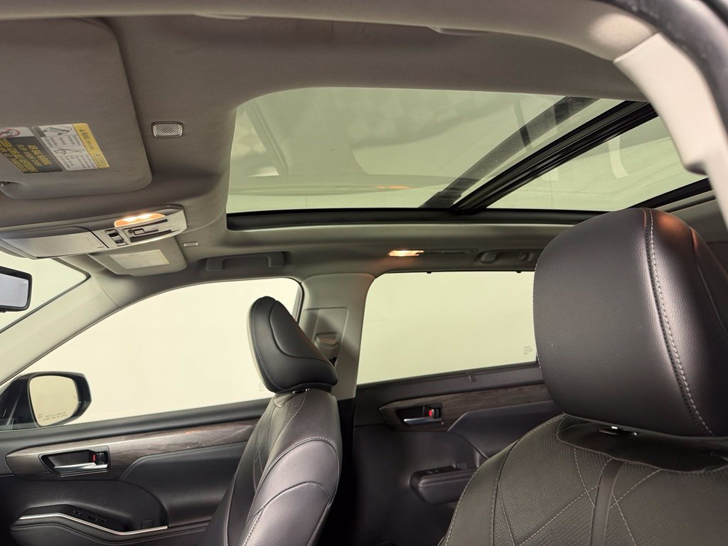 Used 2024 Toyota Highlander Platinum FWD image 15