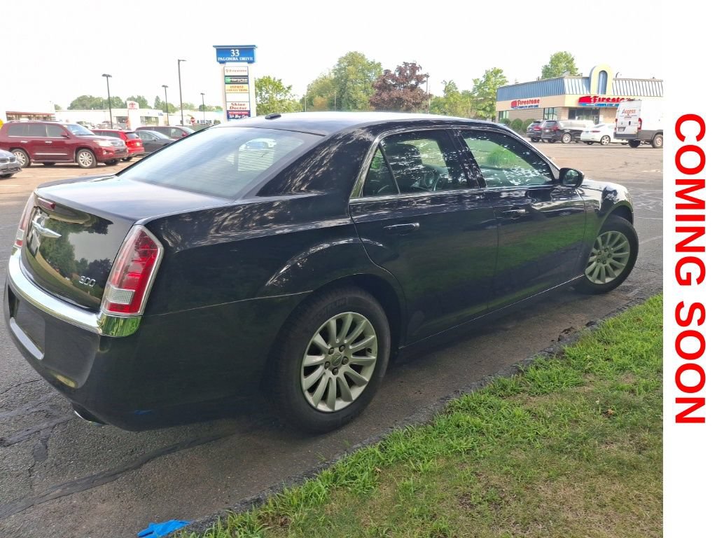Used 2014 Chrysler 300 RWD image 4