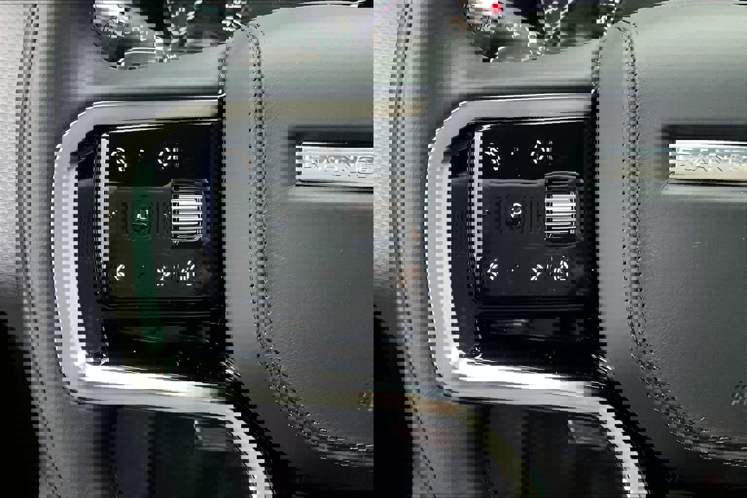 Used 2023 Land Rover Range Rover Velar R-Dynamic S image 22