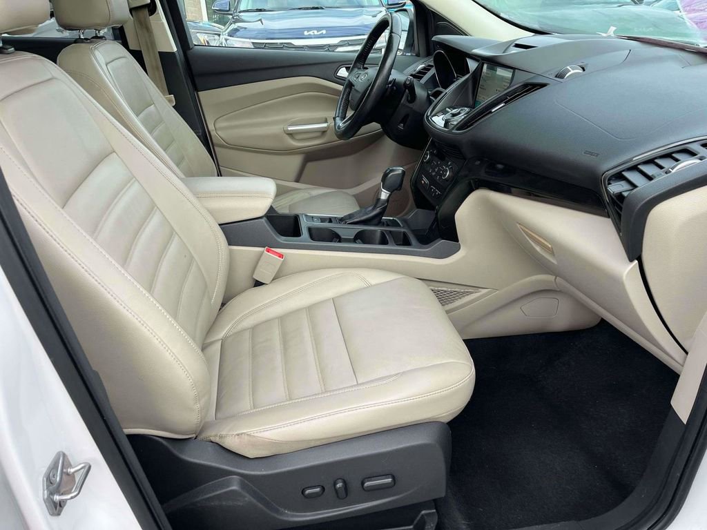 Used 2017 Ford Escape Titanium image 15