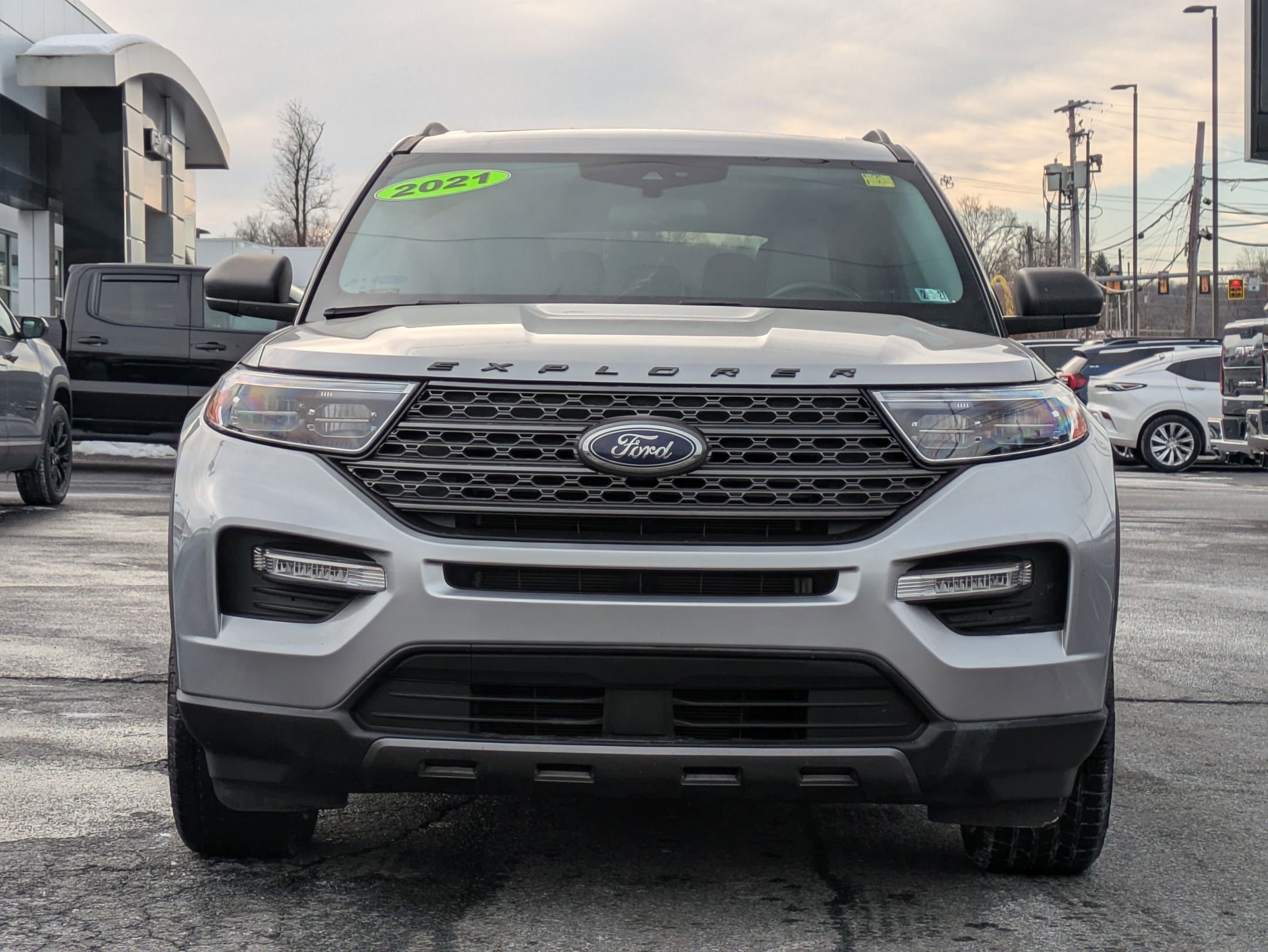 Used 2021 Ford Explorer XLT w/ Equipment Group 202A image 2