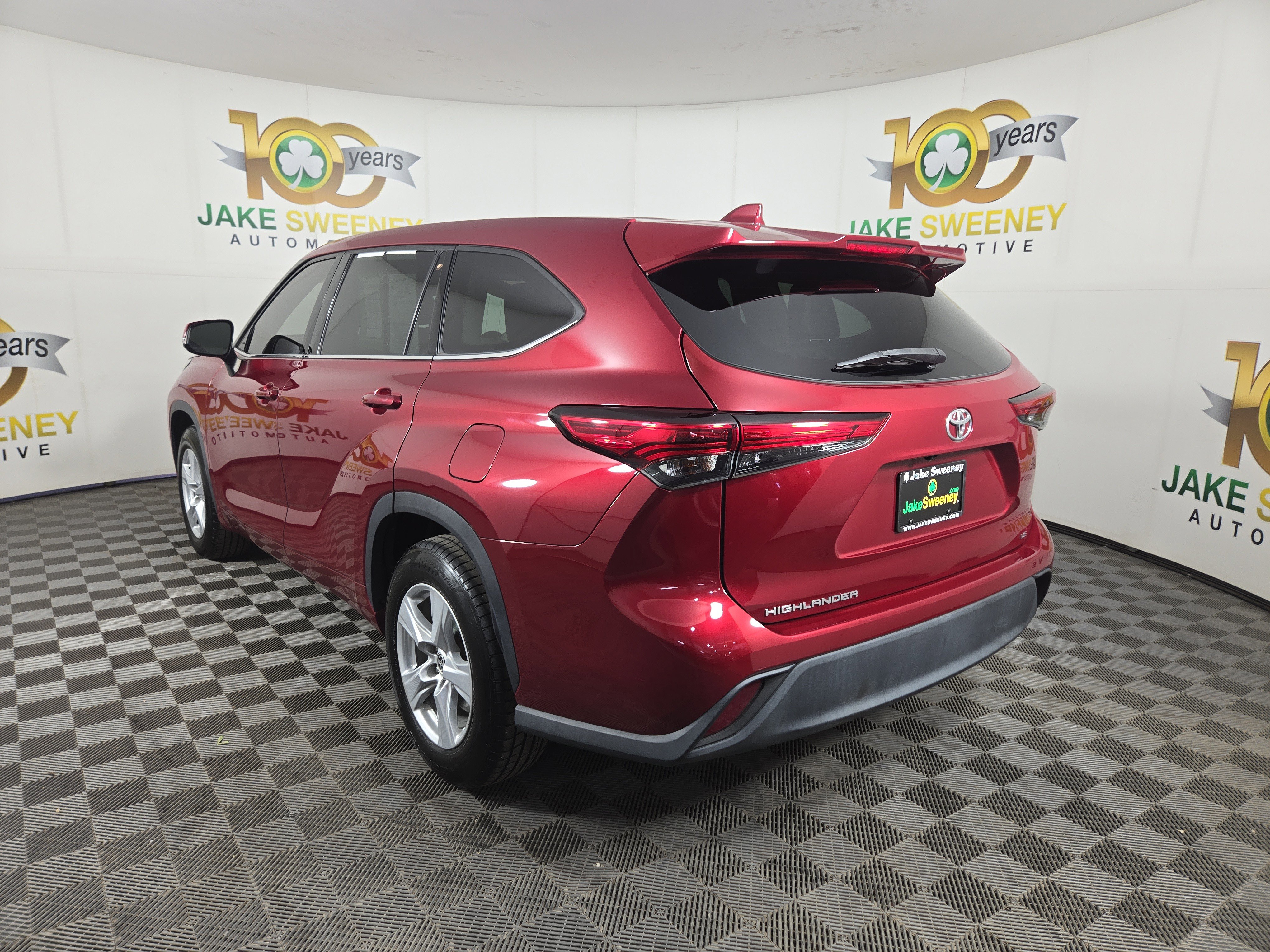 Used 2020 Toyota Highlander LE FWD image 7